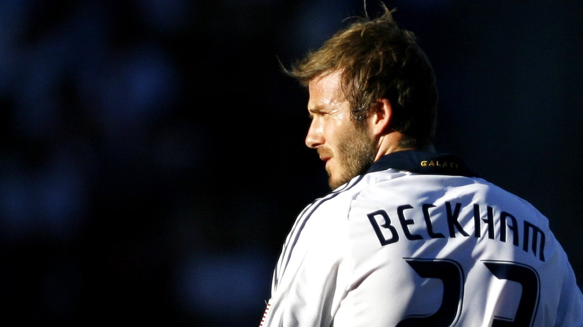 波尔独舞温布利，英格兰战术碾压，日本队迷失三狮牢笼